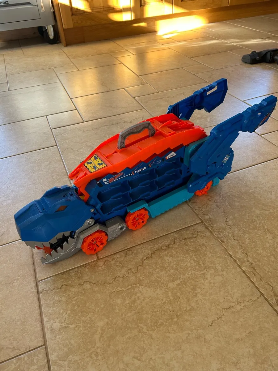 Hot Wheels Car Transporter - Image 1