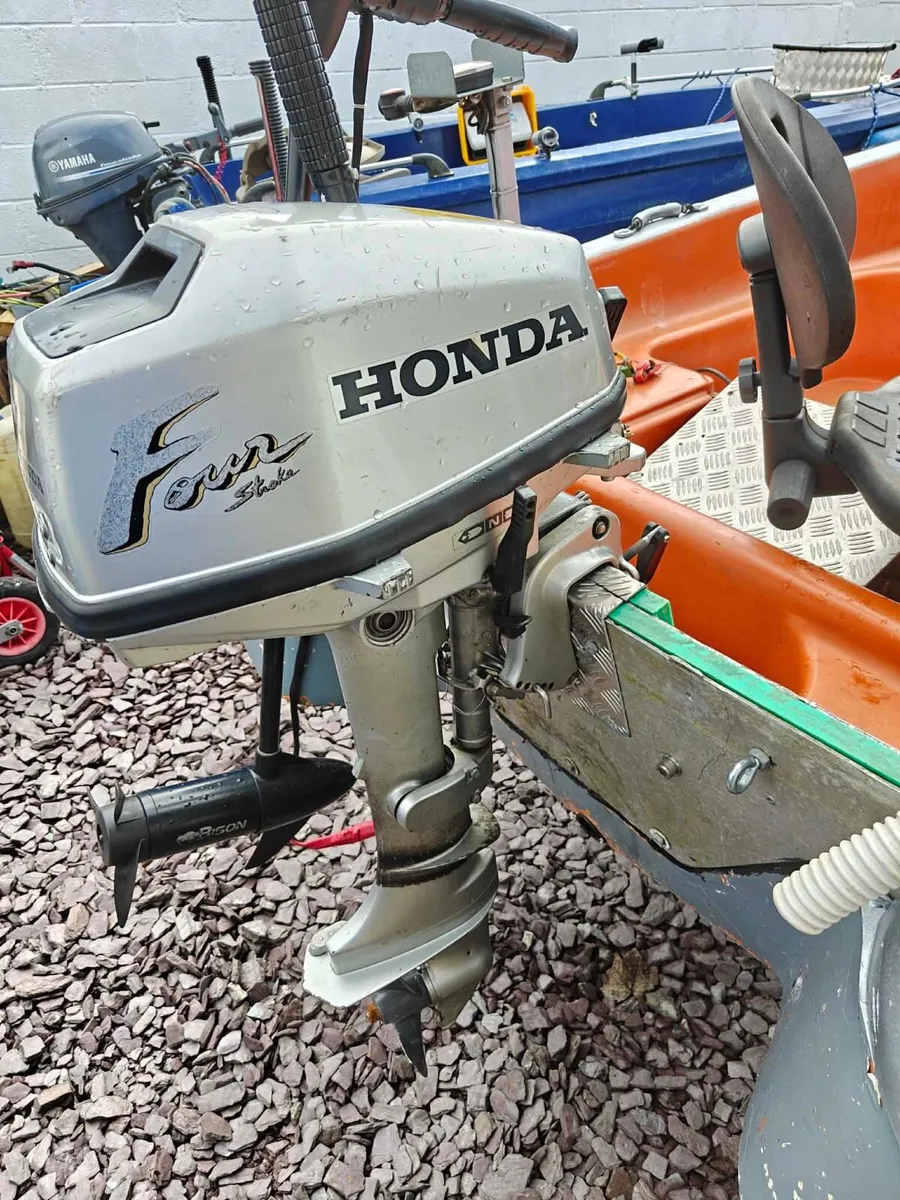 Honda four stroke outboard engine 5Hp - Image 1