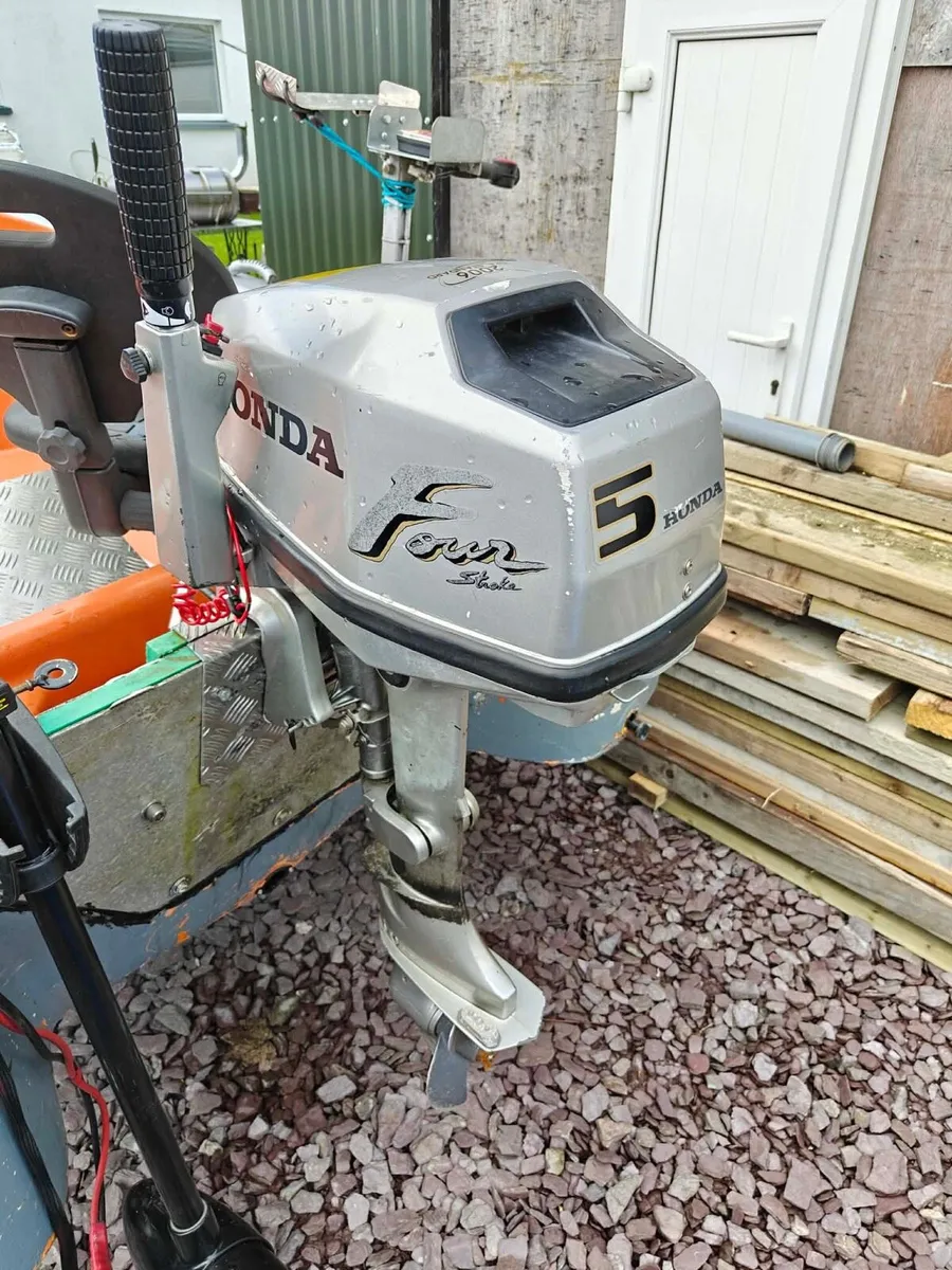 Honda four stroke outboard engine 5Hp - Image 2