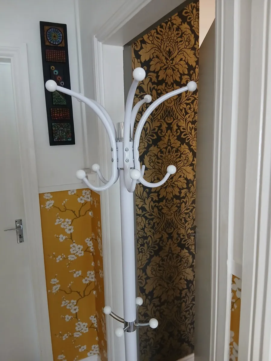 White Coat Stand with Marble base. - Image 1
