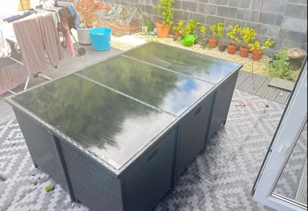 6 seater garden table and chairs - Image 1