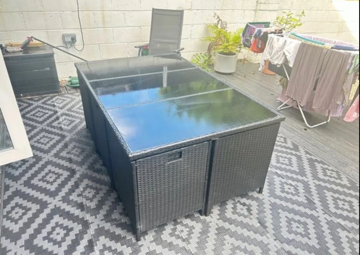 6 seater garden table and chairs - Image 2
