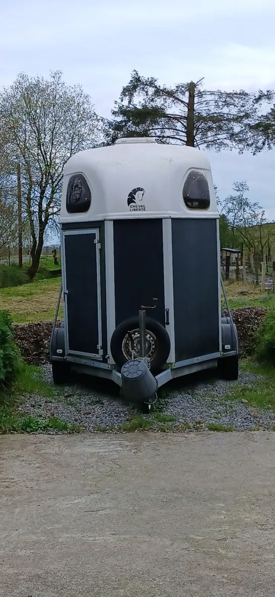 Horse trailer - Image 1