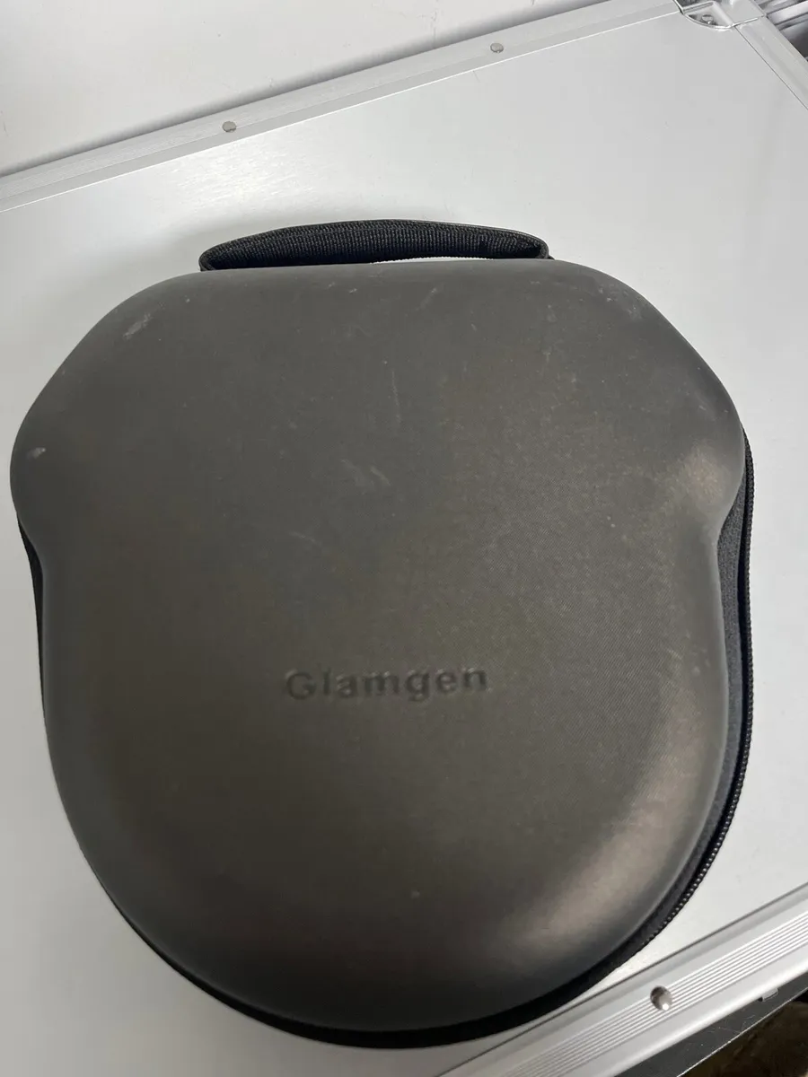 AirPod Max (Lightning) and travel case - Image 4