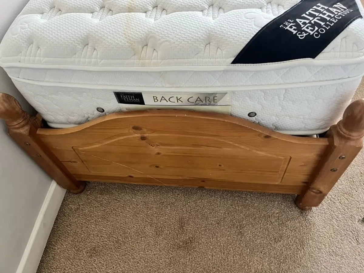 Single guest bed. Pristine condition. Can be 2 single beds or make a large double bed. - Image 4