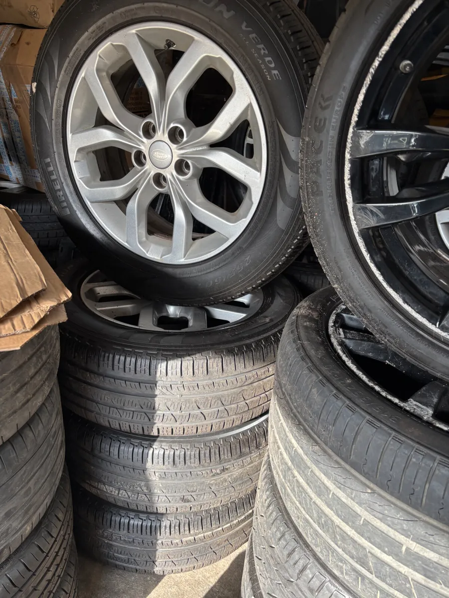 2022 Landrover Discovery 19 “ Alloys