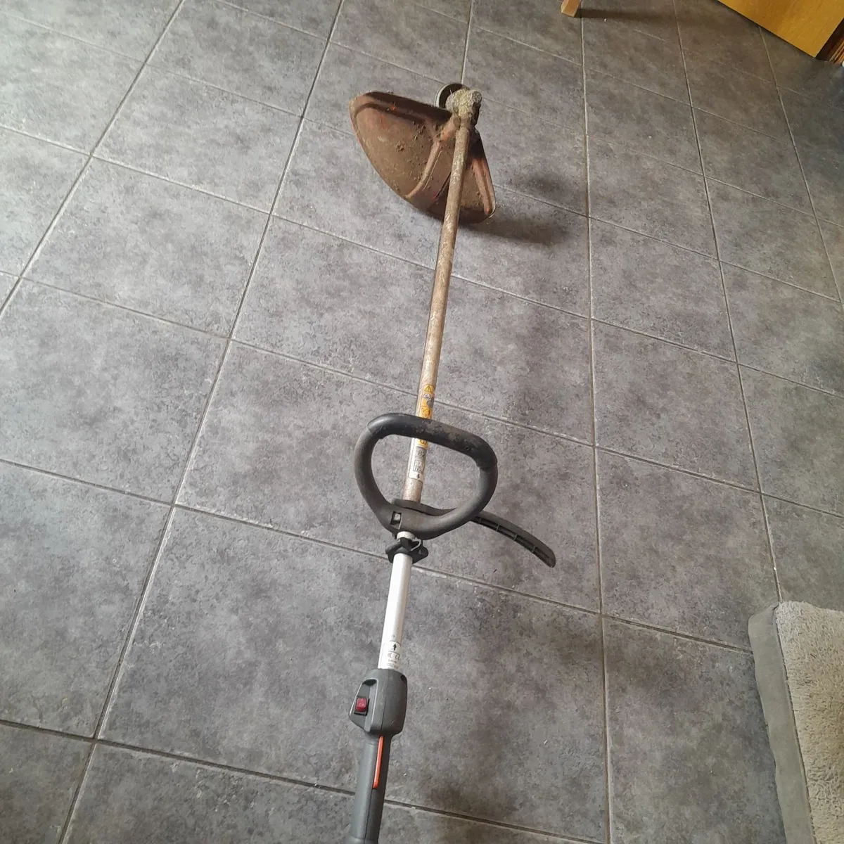 Petrol strimmer - Image 3