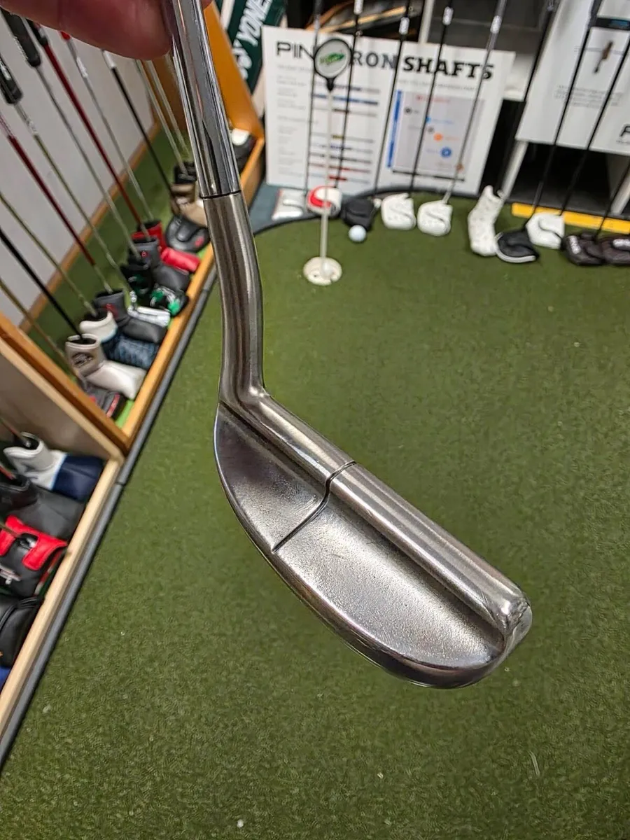 Odyssey Metal X 8 Putter - Image 2