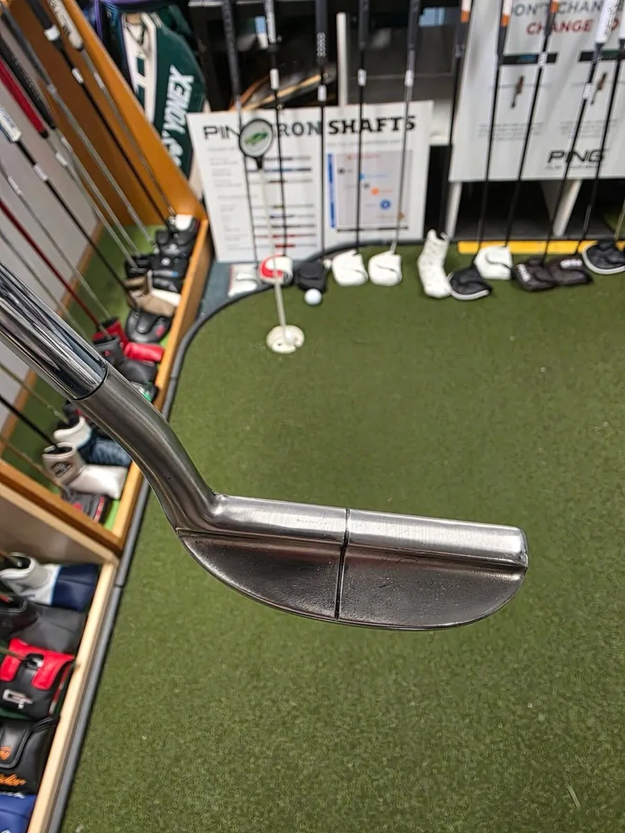 Odyssey Metal X 8 Putter - Image 3