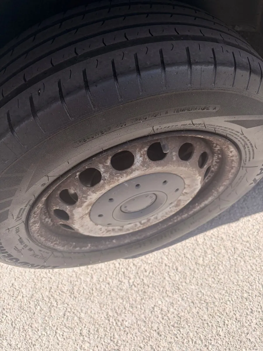 Volkswagen 2007 1.9 Disel new cvrt February 27 - Image 3