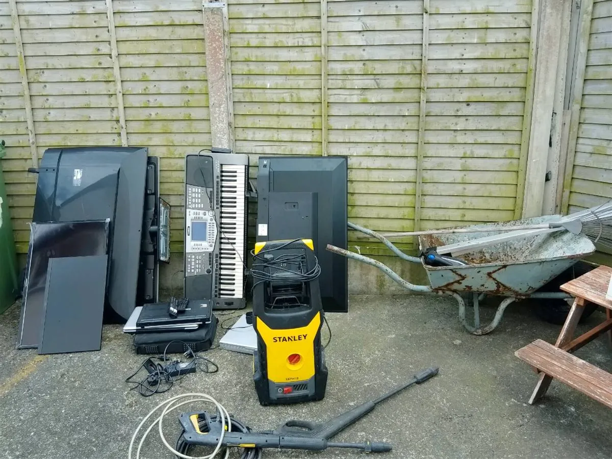 TVs laptops and different types of stuff - Image 2