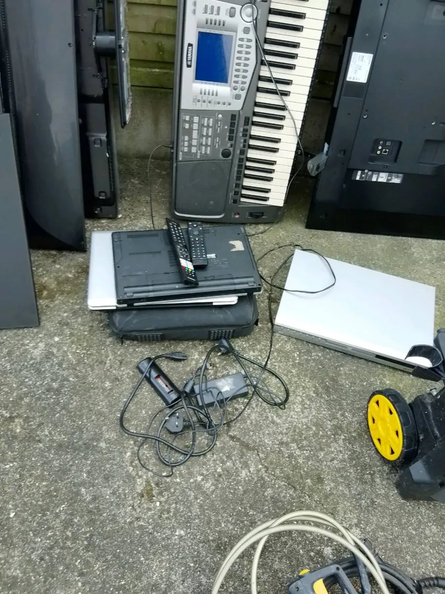 TVs laptops and different types of stuff - Image 4