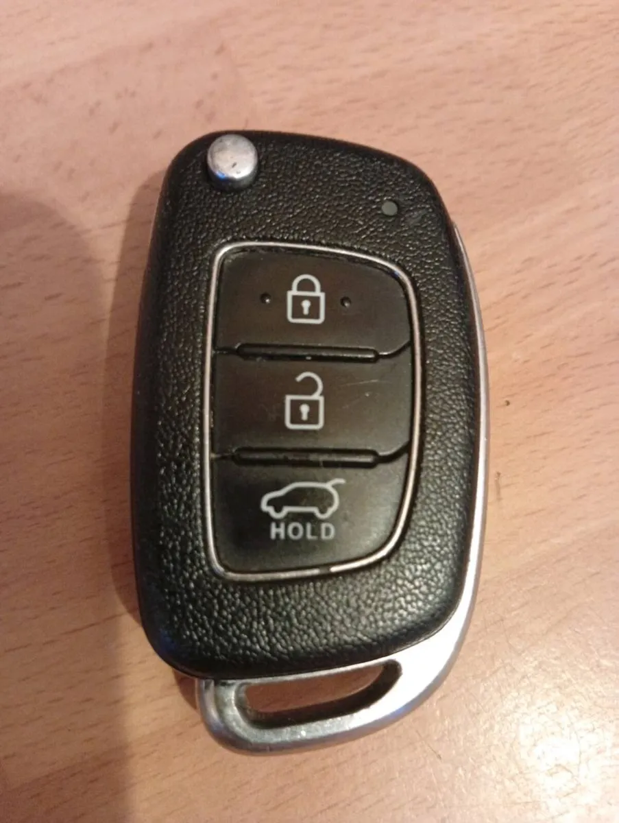Hyundai Tucson original key - Image 2
