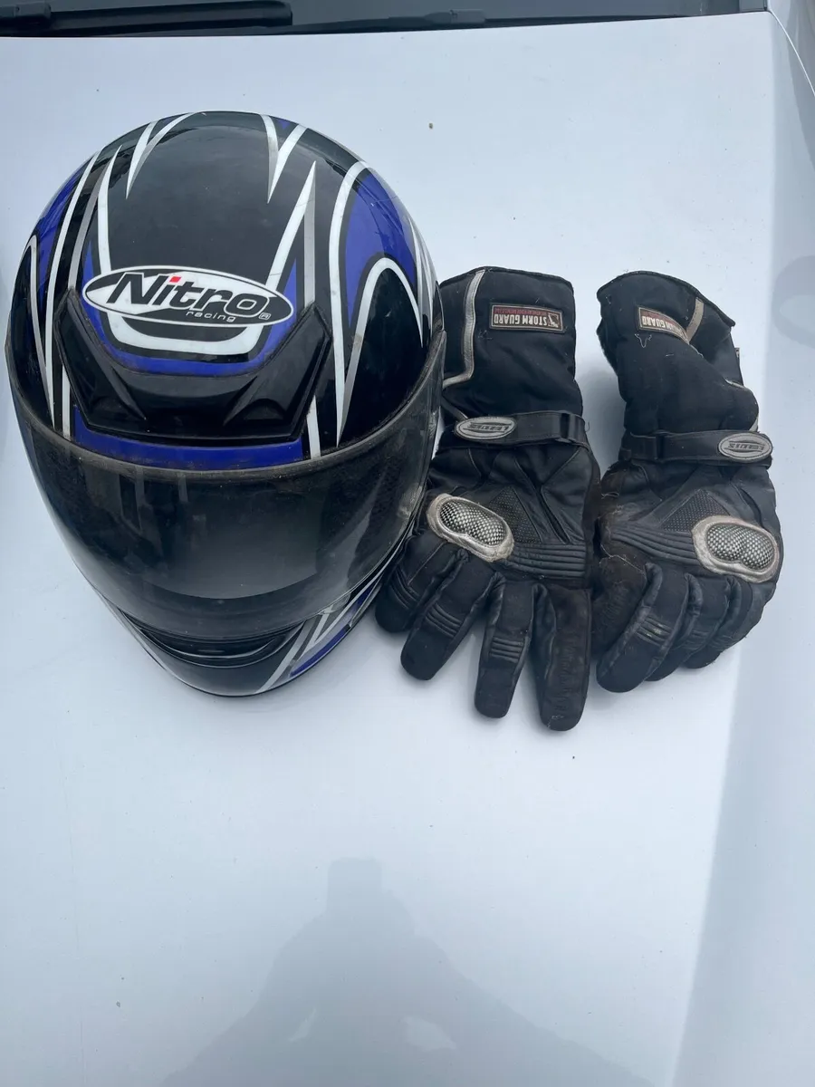 Motorcycle helmet and jacket - Image 1