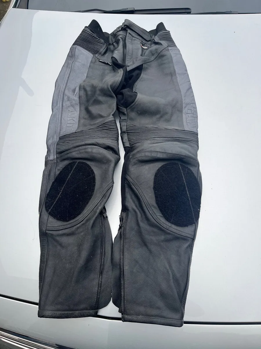 Motorcycle helmet and jacket - Image 2