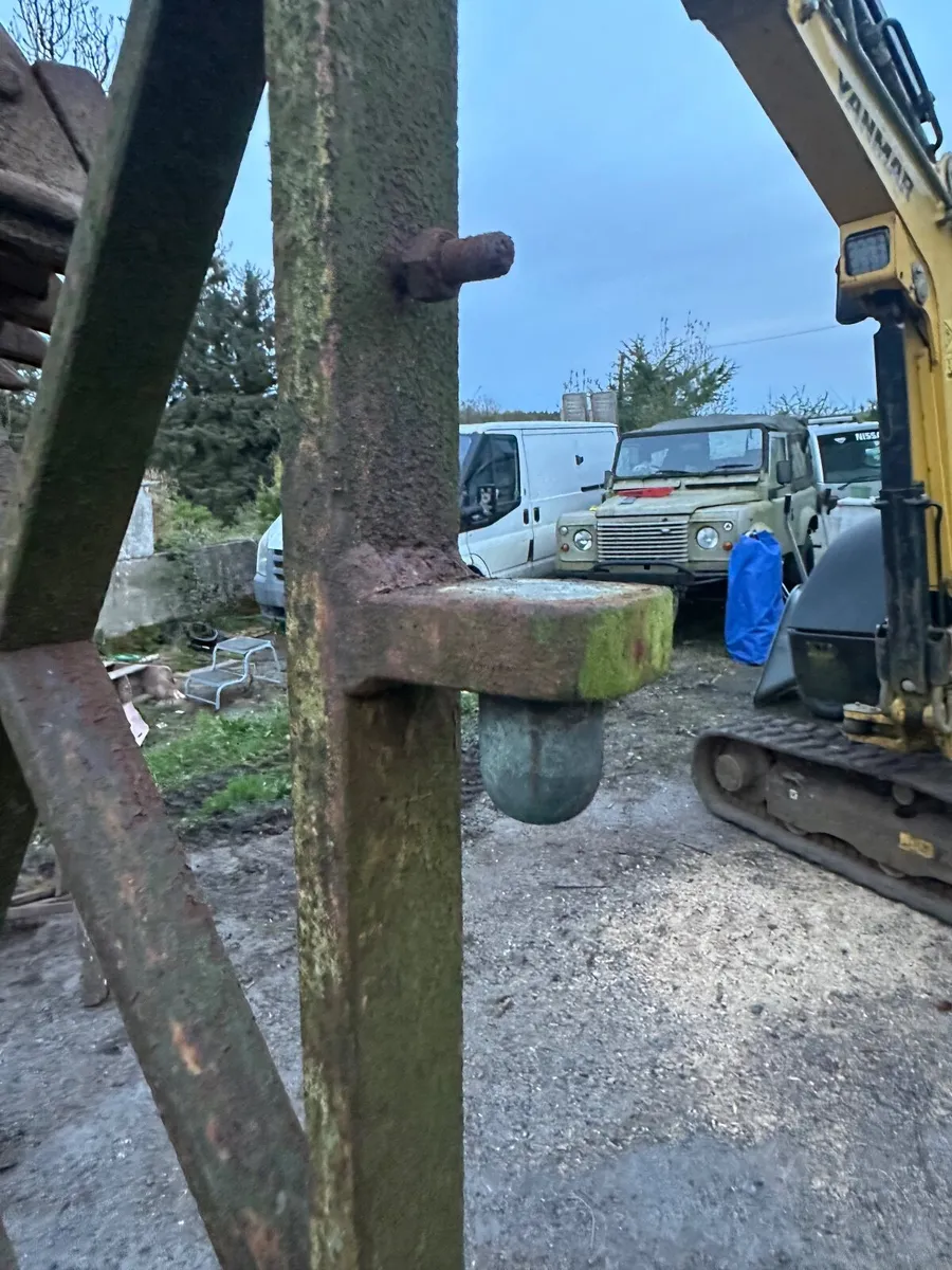 Antique gates - Image 2