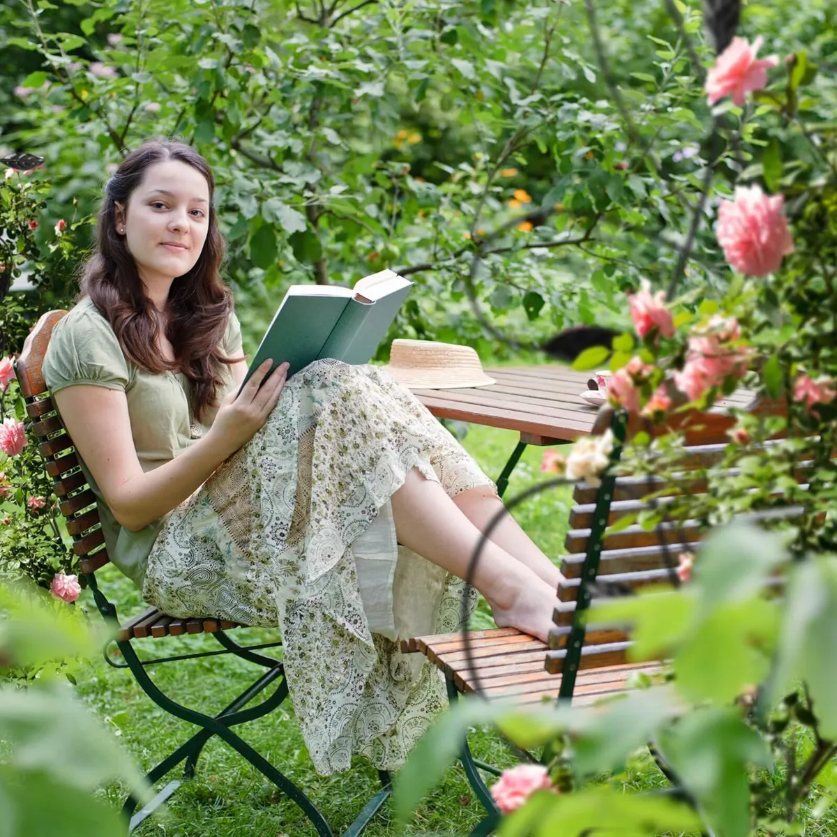 Set of 2 Metal Trellises for Climbing Plants - Image 4