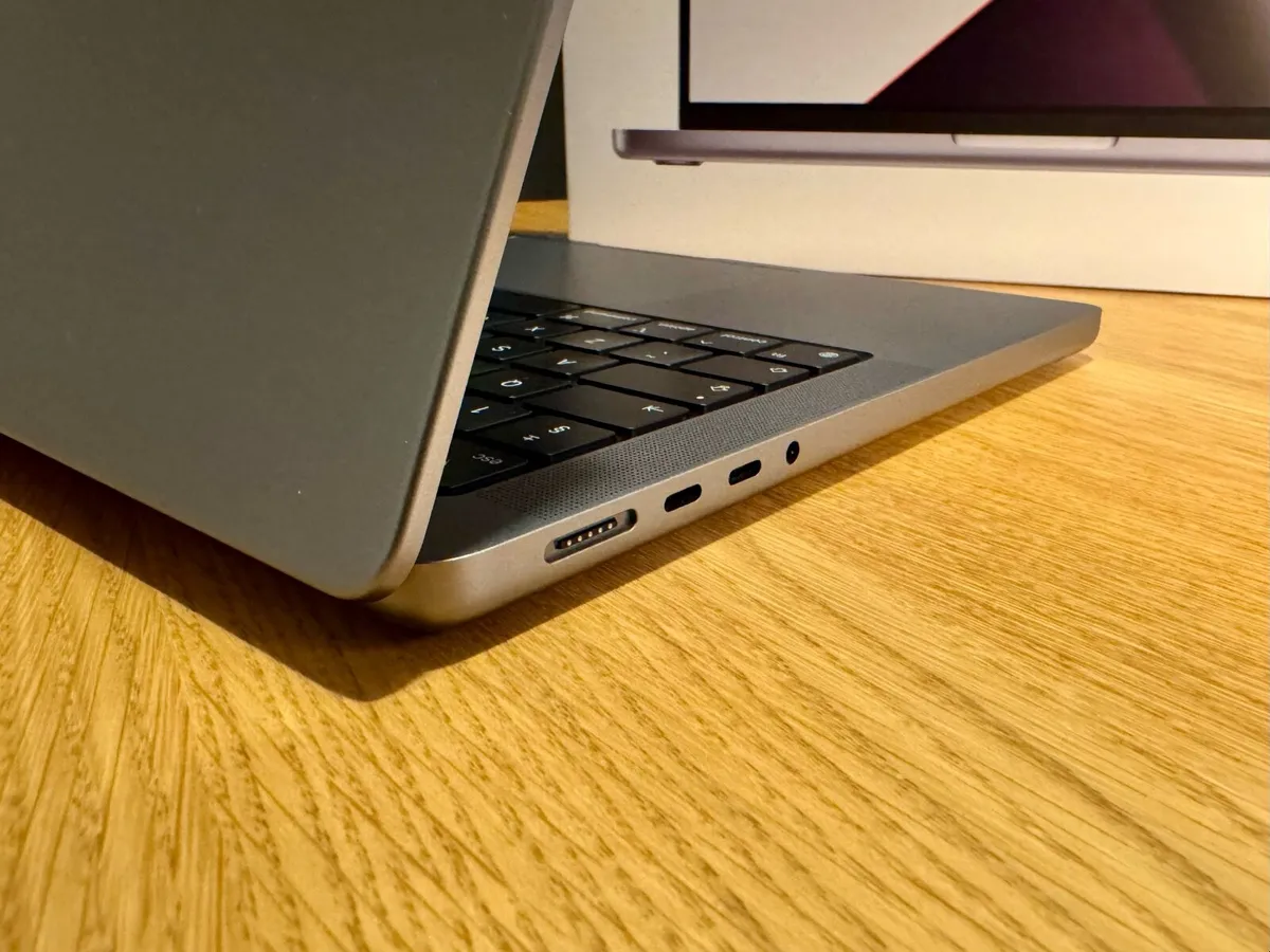 Like New MacBook Pro 14" M1 Pro | 16GB | 512GB - Image 4