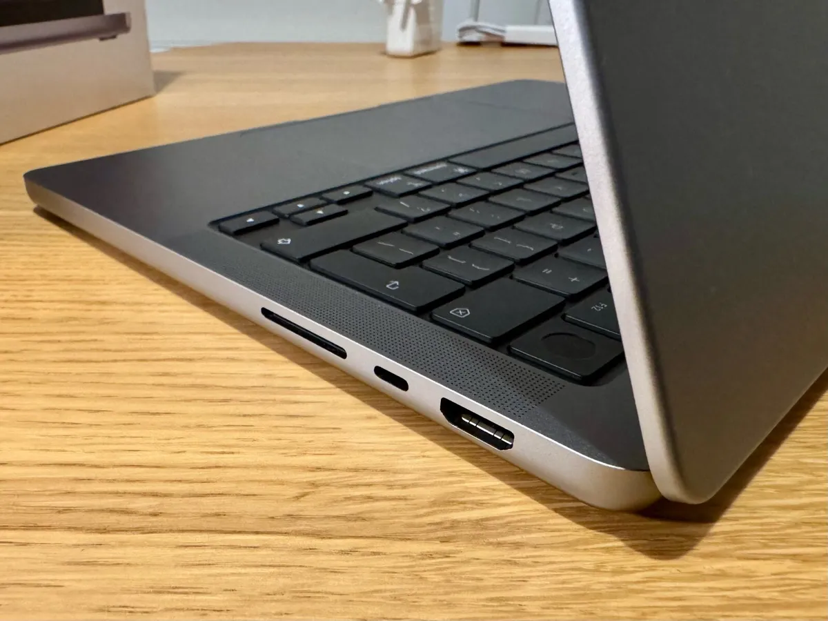 Like New MacBook Pro 14" M1 Pro | 16GB | 512GB - Image 3