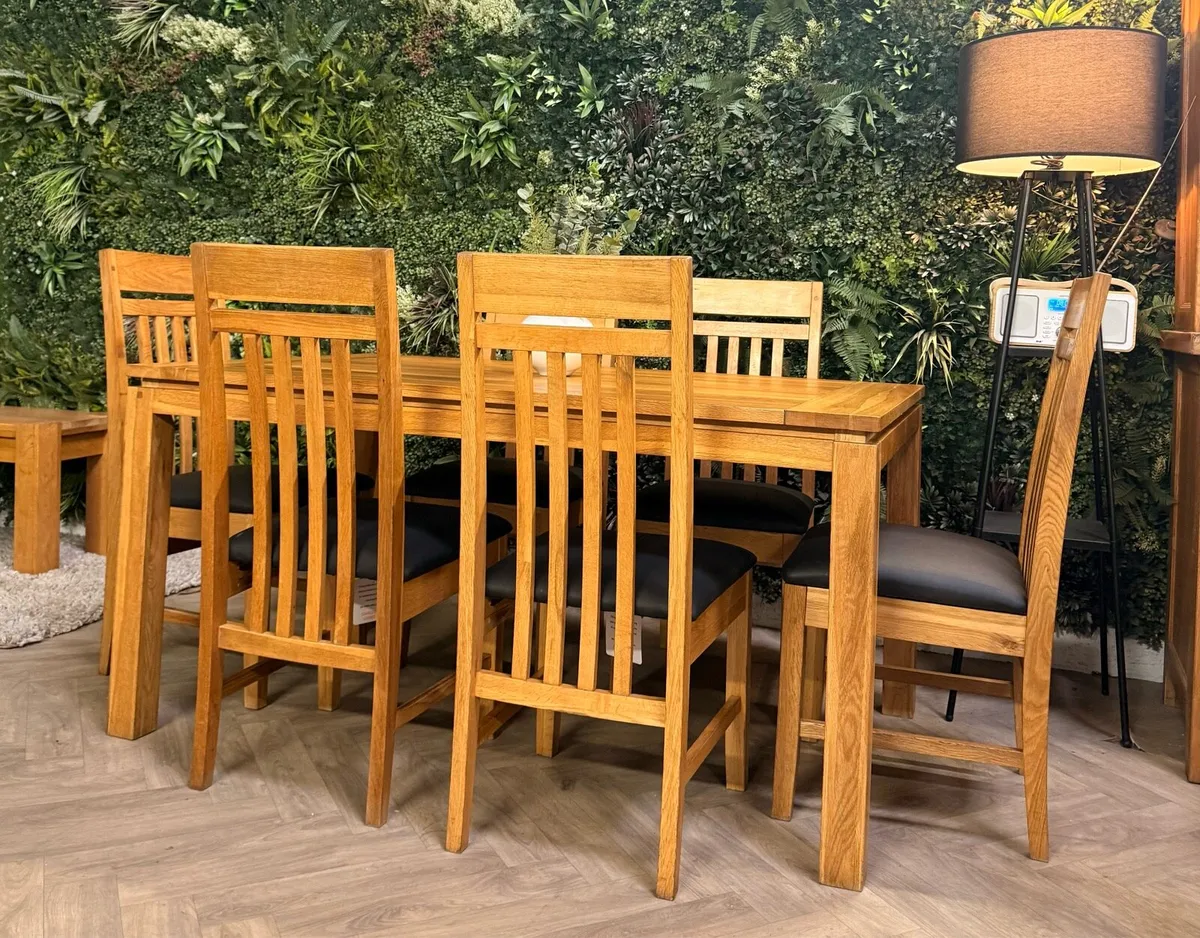 Solid oak kitchen table & 6 chairs - Image 3