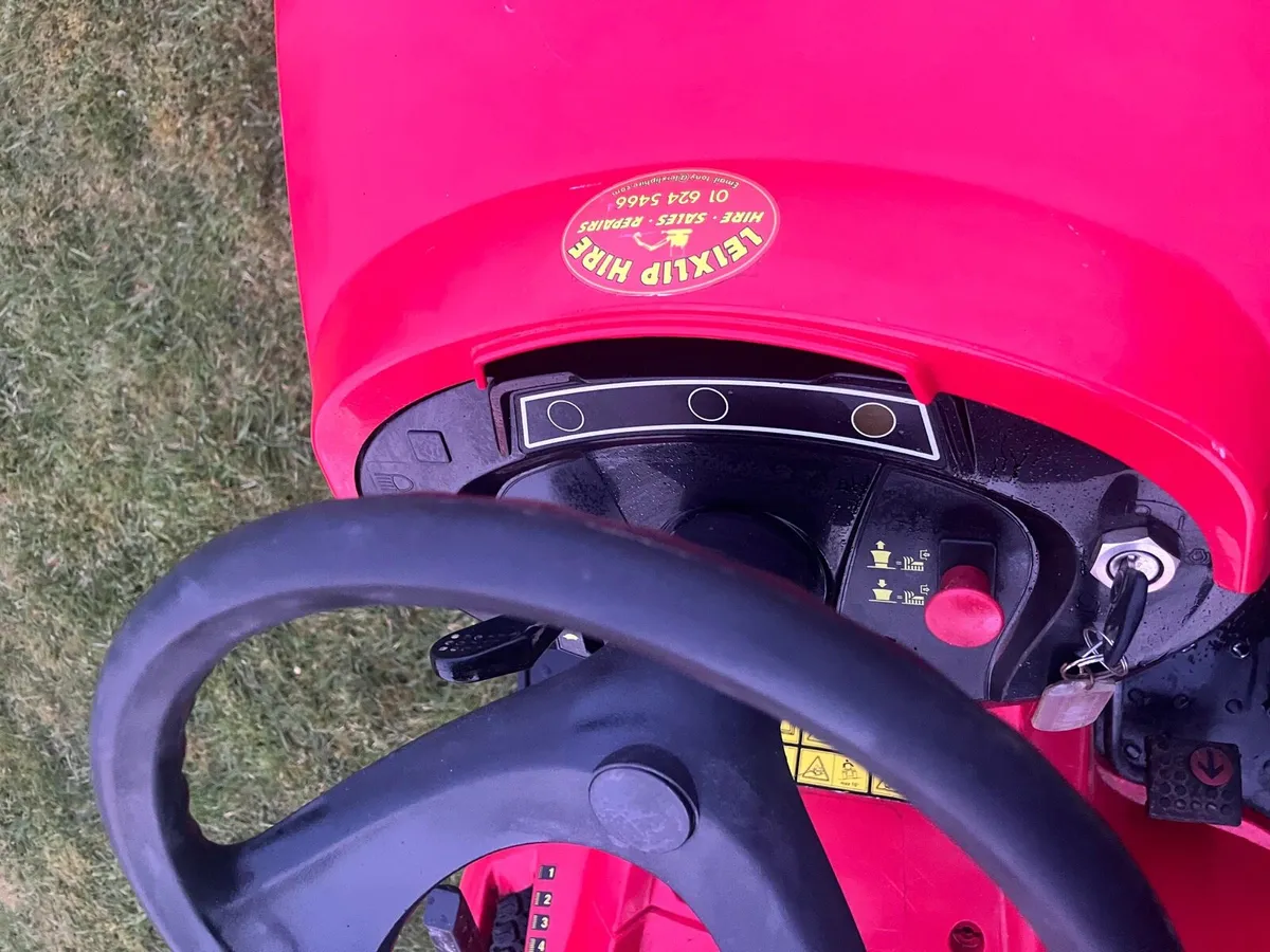 Ride on mower - Image 4