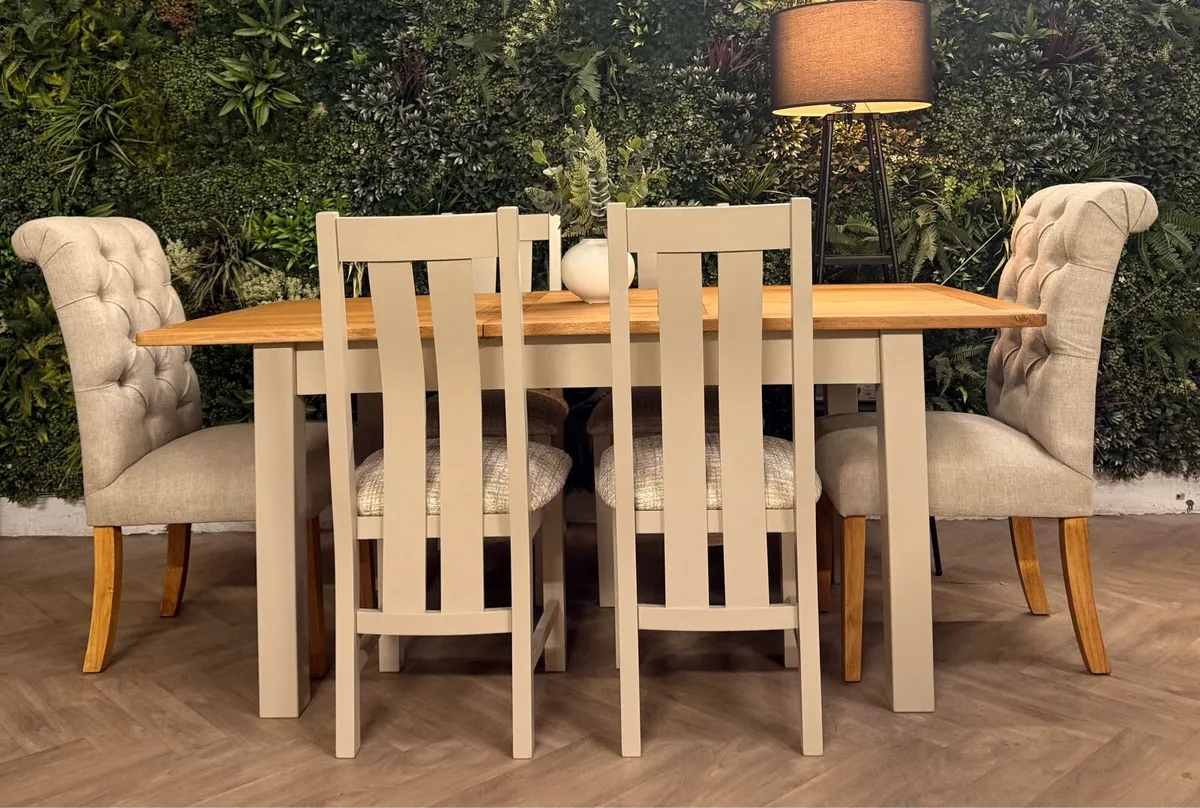 Extended oak kitchen table & 6 chairs - Image 1