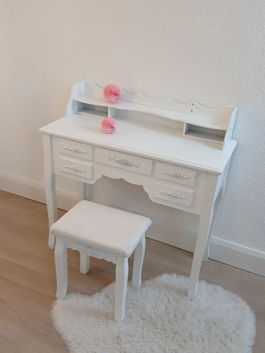 Dressing table - Image 1