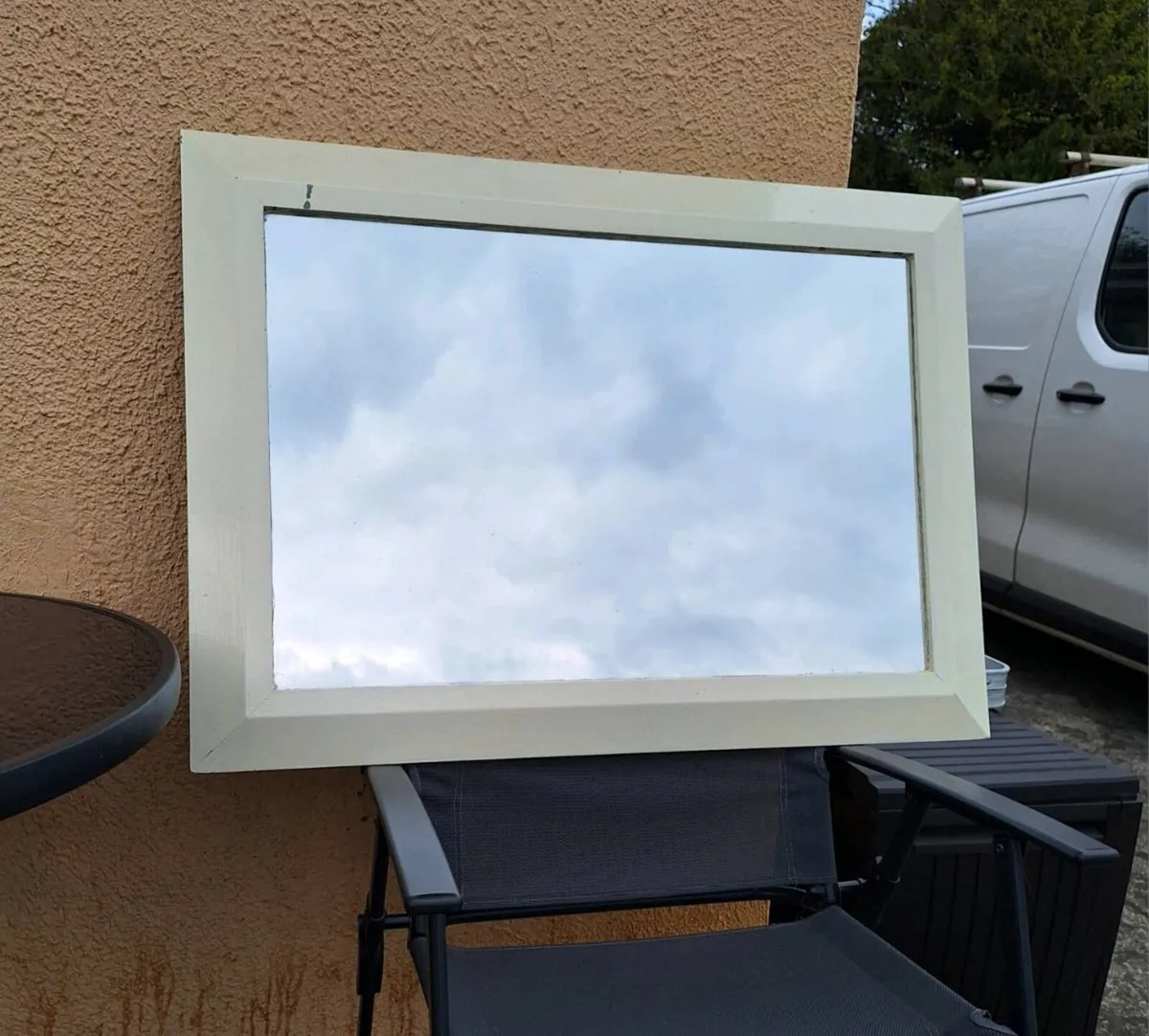 Old mirror frame needs repainting - Image 1