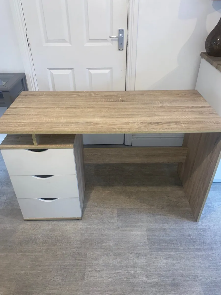 Desk - Image 4