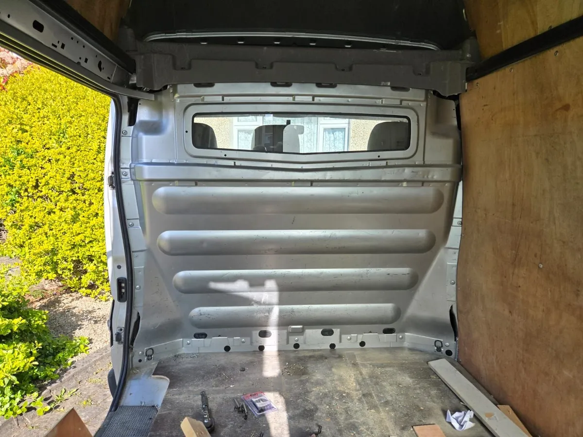 BULKHEAD Vivaro,Traffic,Primaster. - Image 1