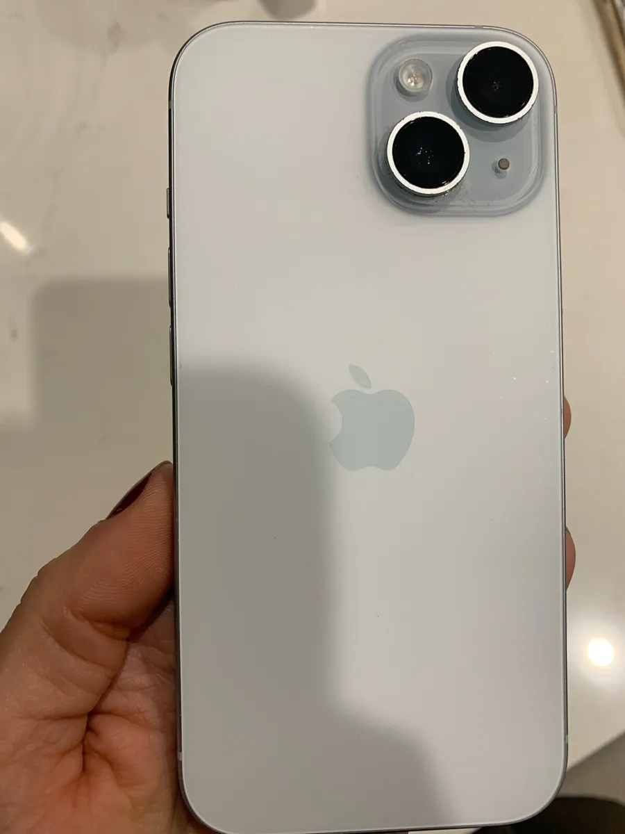 iPhone 15 - Image 2