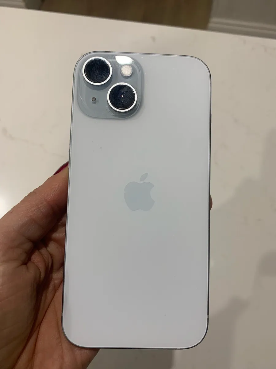 iPhone 15 - Image 3