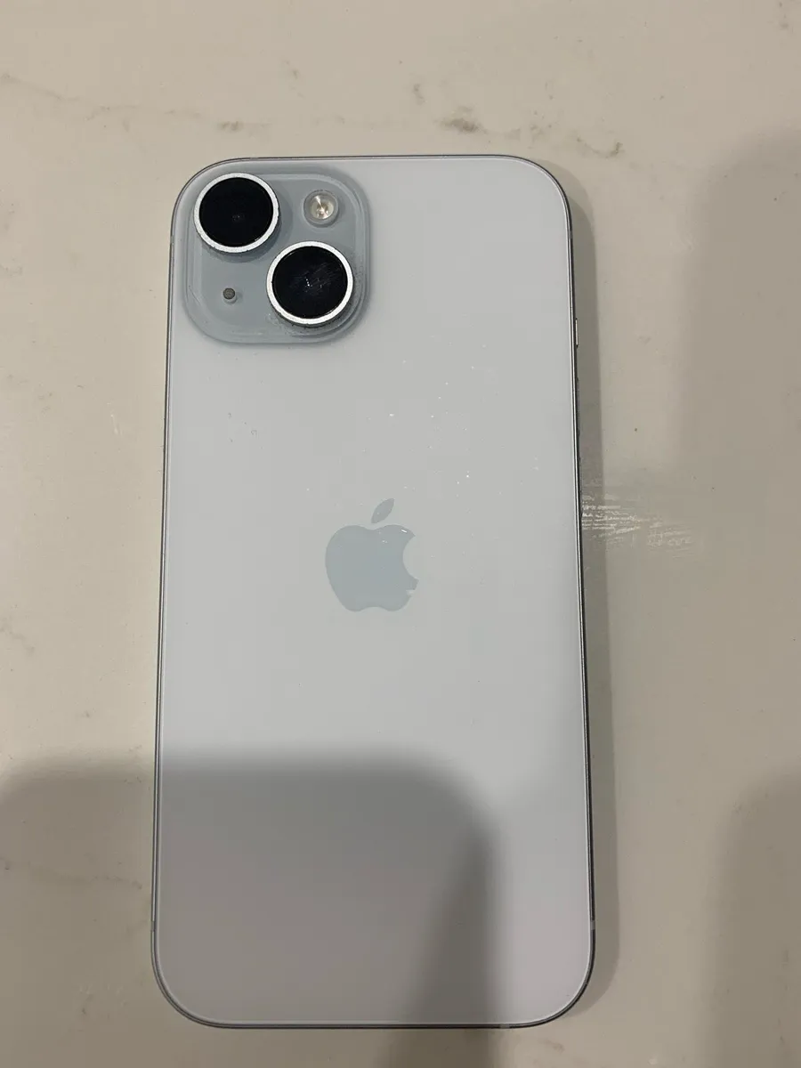 iPhone 15 - Image 4