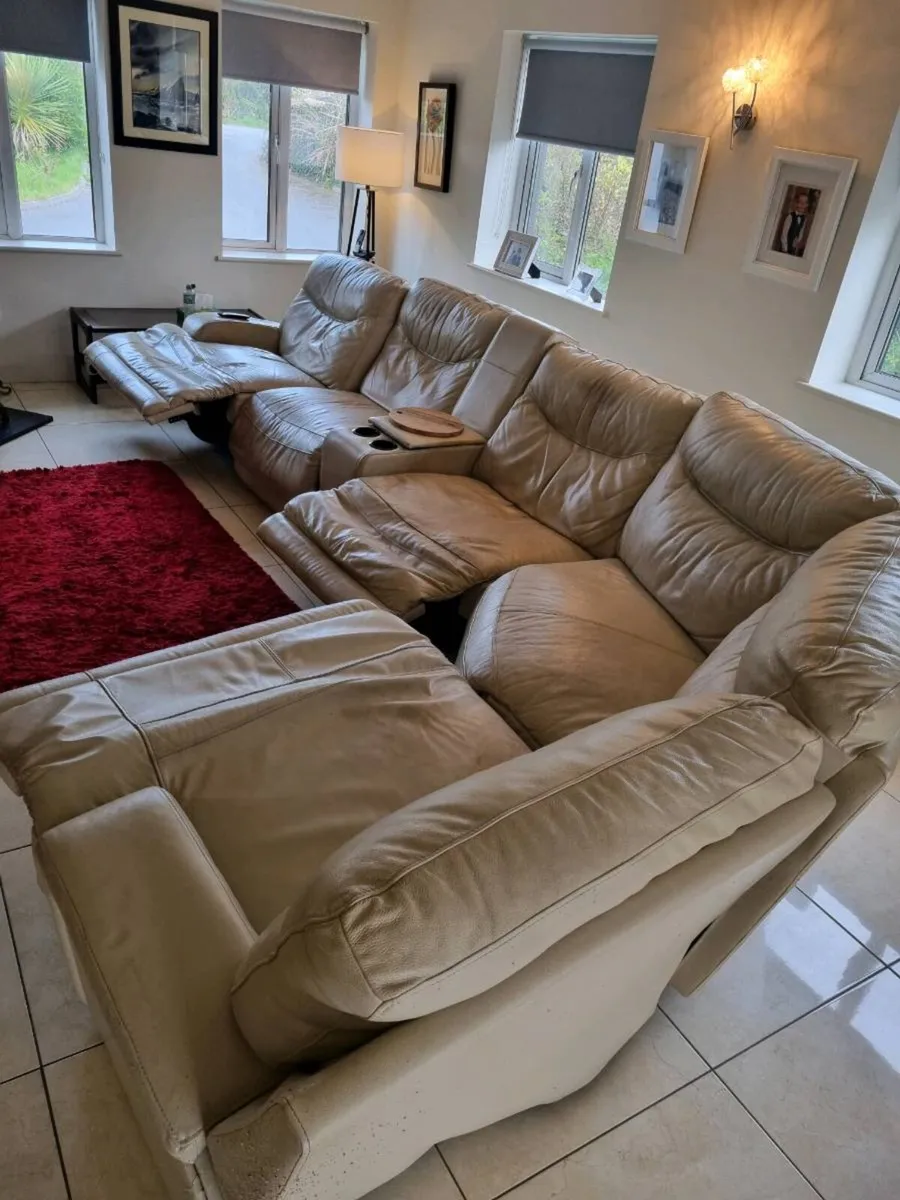 Large corner recliner leather couch - Image 2