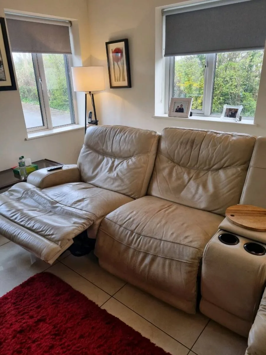 Large corner recliner leather couch - Image 3