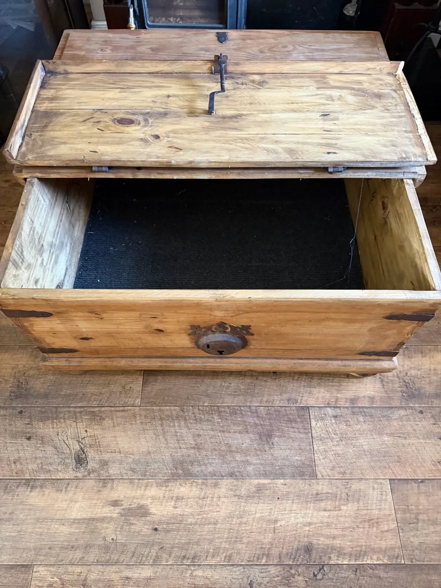 Antique pine box - Image 2