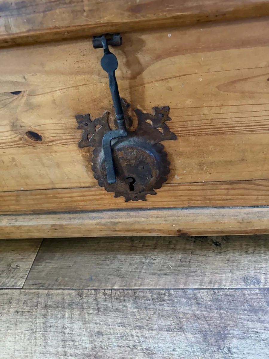 Antique pine box - Image 3