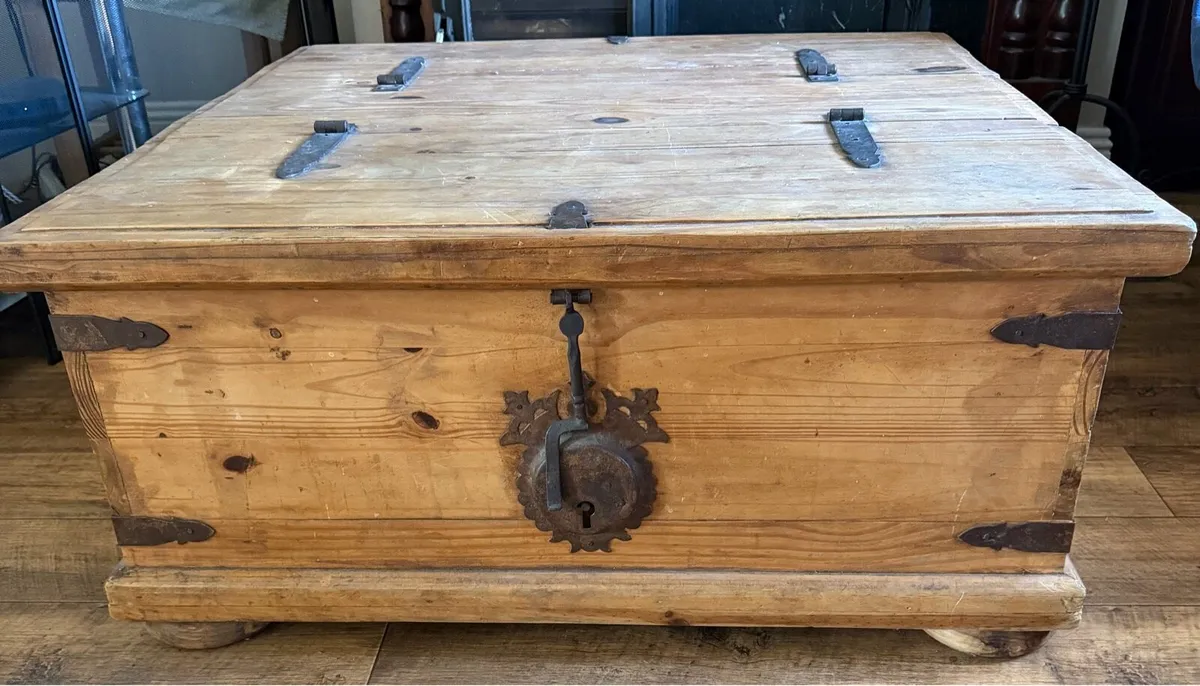 Antique pine box - Image 1