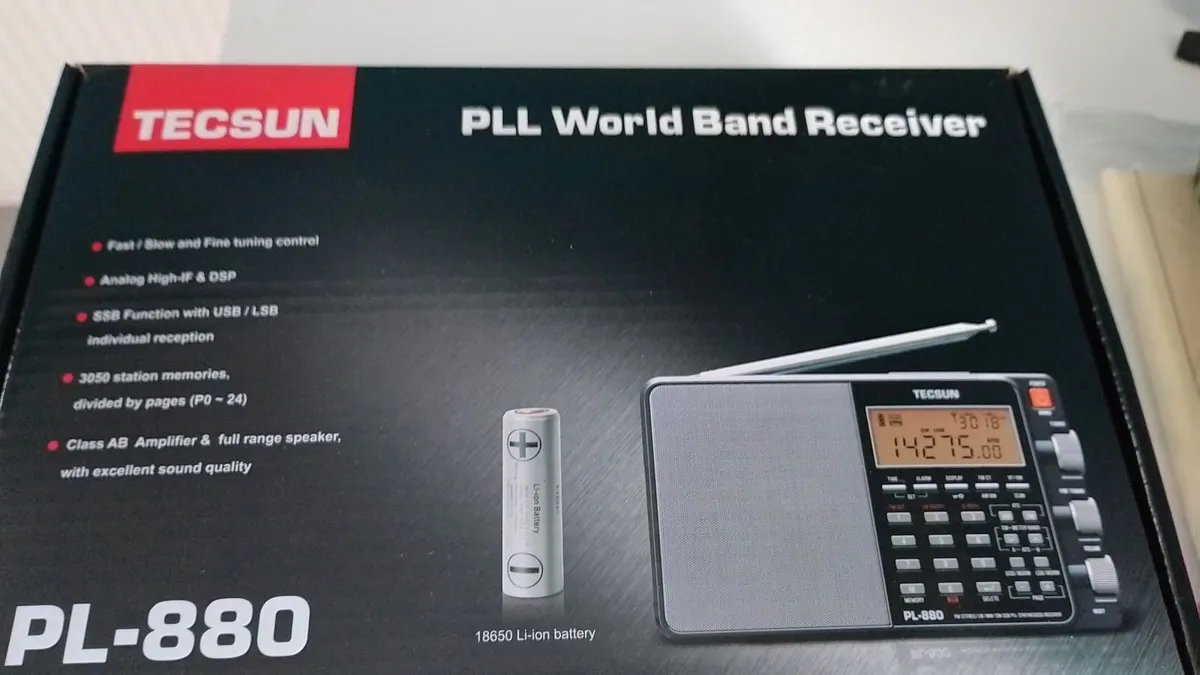 TECSUN WORLDBAND RADIO NEW - Image 2