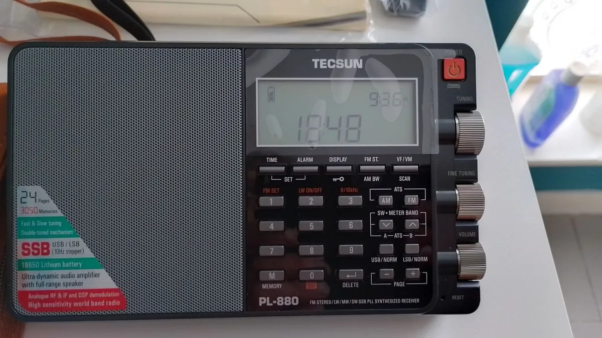 TECSUN WORLDBAND RADIO NEW - Image 1