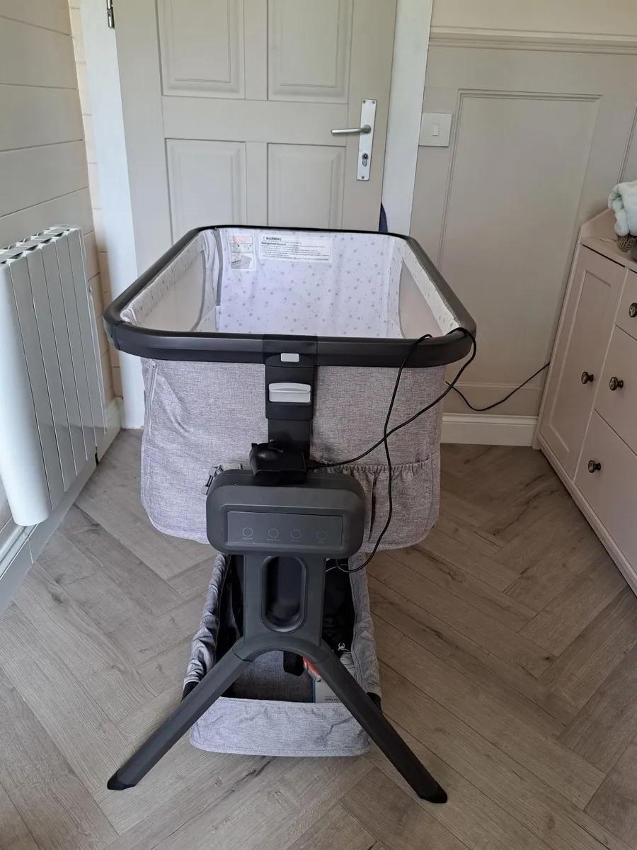 Electronic glide bedside crib by Baby Elegance - Image 1