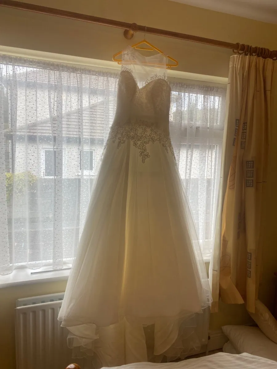 Wedding dress - Image 4