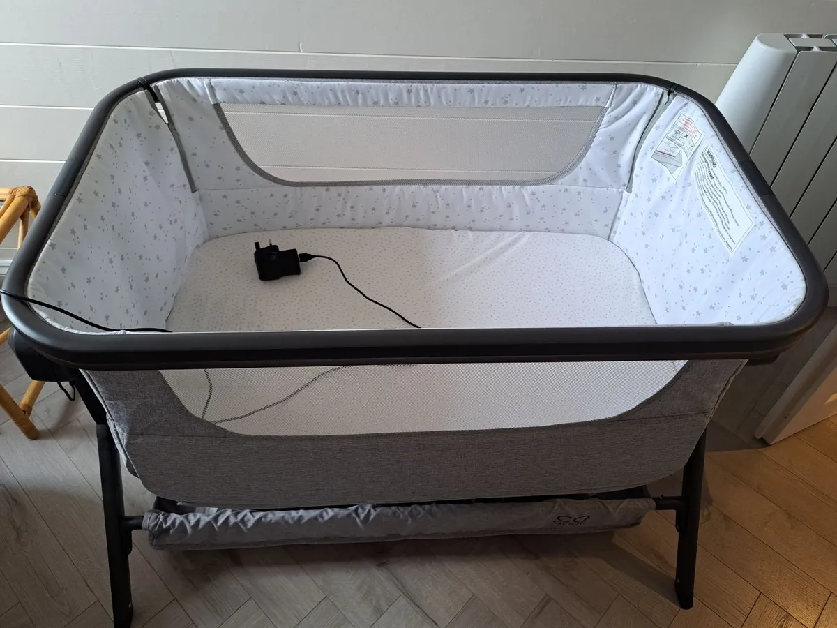 Electronic glide bedside crib by Baby Elegance - Image 3