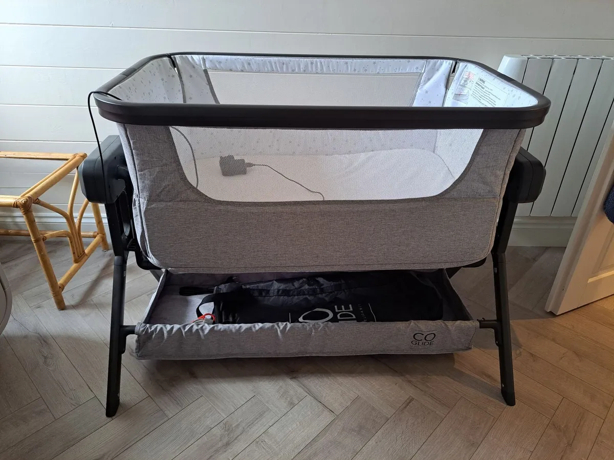 Electronic glide bedside crib by Baby Elegance - Image 4