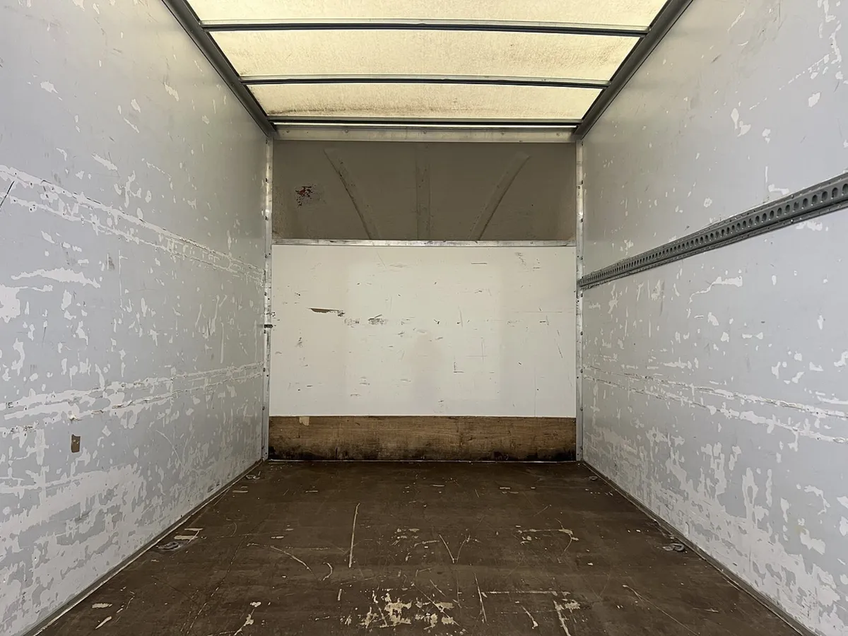 2023 Mercedes-Benz Sprinter Luton Box Van - Image 3