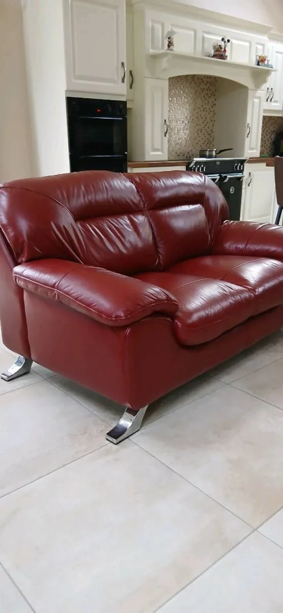 2 seat red leather - Image 1