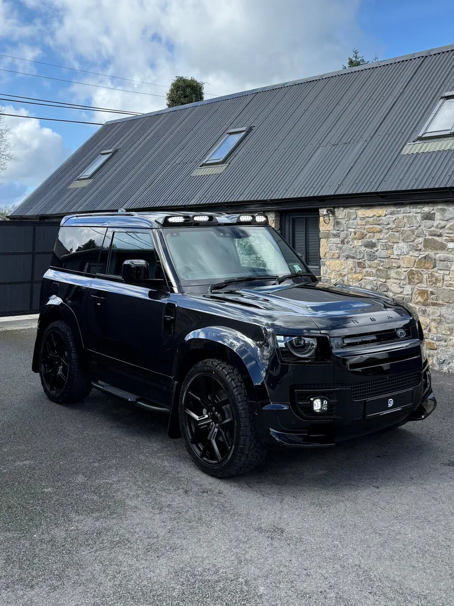 261 LAND ROVER DEFENDER 90 X DYNAMIC URBAN D250 - Image 1