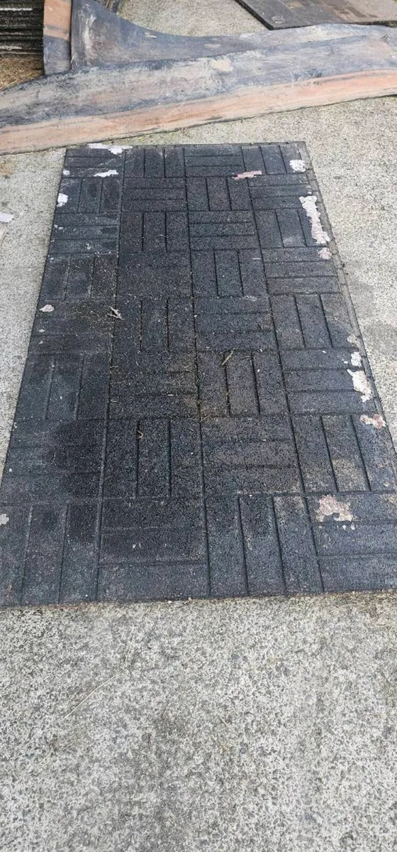 Stable doors and stable mats - Image 1