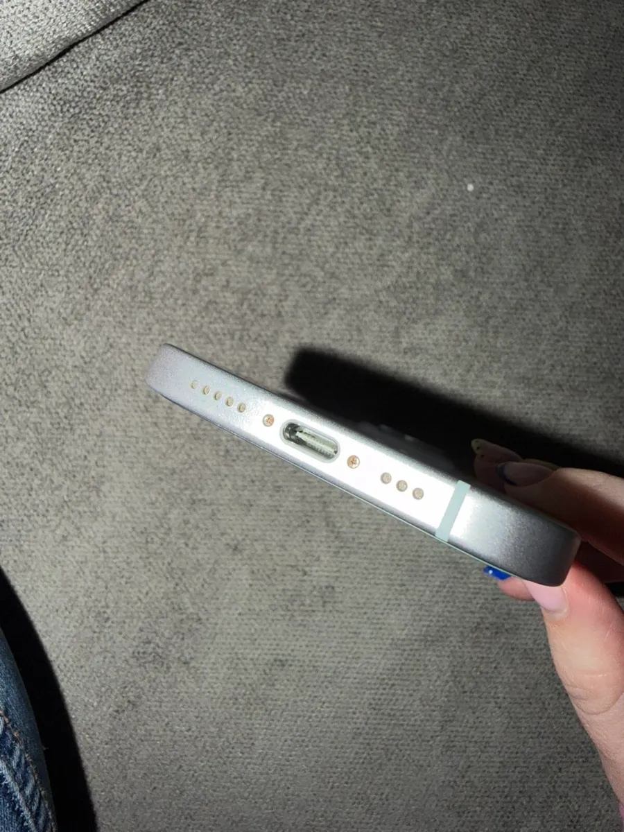 iPhone 15 blue - Image 4