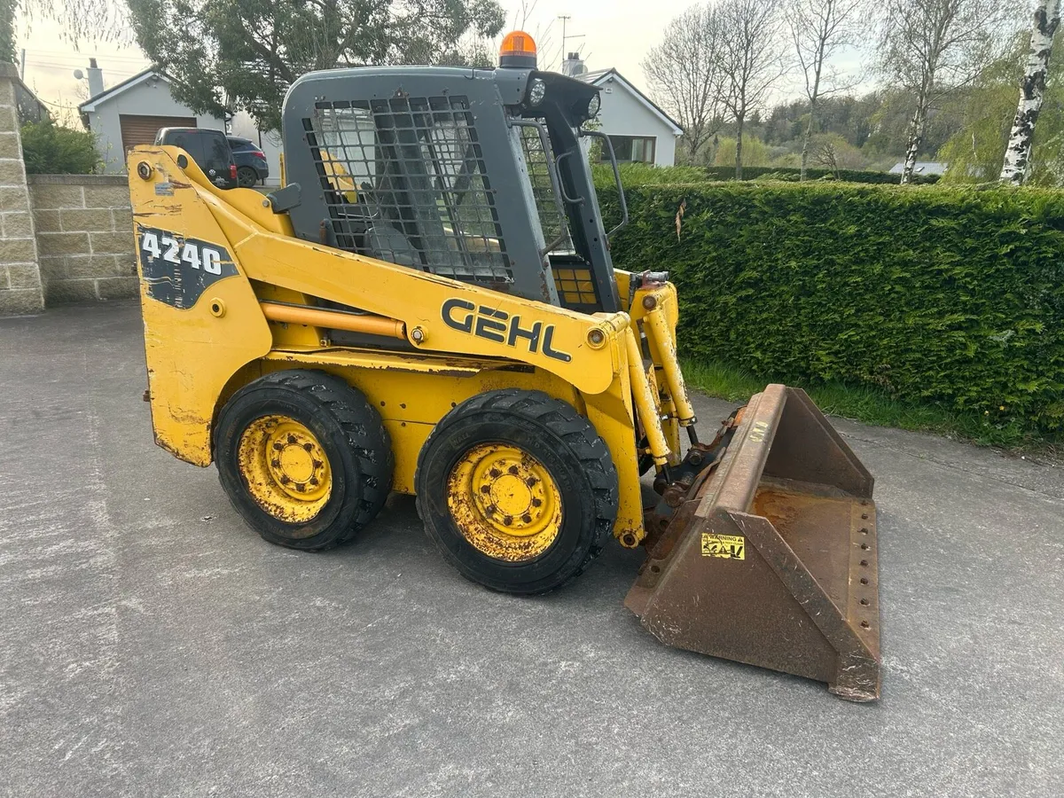 GEHL 4240 skid steer - Image 1